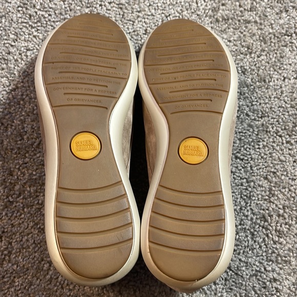 Cream Suede Loafers with Rounded Toe and Versatile Design - Picture 7 of 9